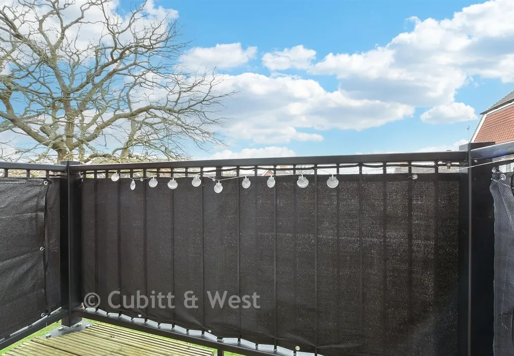 Balcony / Terrace - Westvale Road, Horley, Surrey - Wards of Kent
