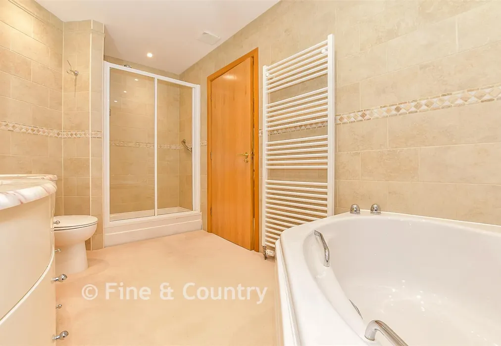 En-Suite Bathroom - Warberry Park Gardens, Tunbridge Wells, Kent - Wards of Kent