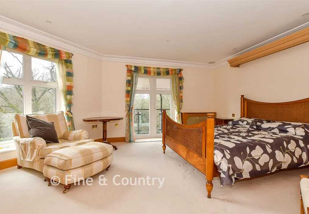 Principal Bedroom - Warberry Park Gardens, Tunbridge Wells, Kent - Wards of Kent