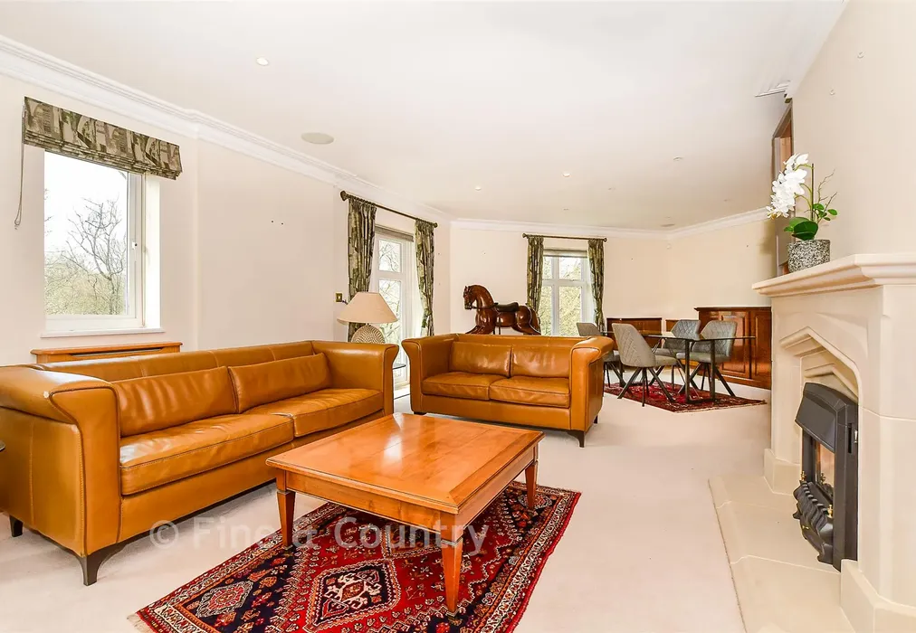 Living/ Dining Room - Warberry Park Gardens, Tunbridge Wells, Kent - Wards of Kent