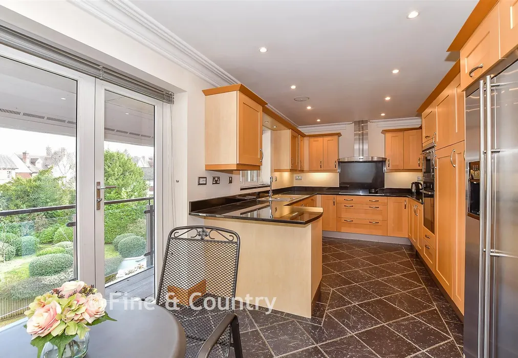 Kitchen/Breakfast Room - Warberry Park Gardens, Tunbridge Wells, Kent - Wards of Kent
