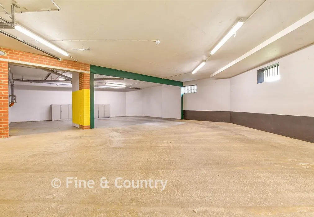 Driveway/Parking - Warberry Park Gardens, Tunbridge Wells, Kent - Wards of Kent