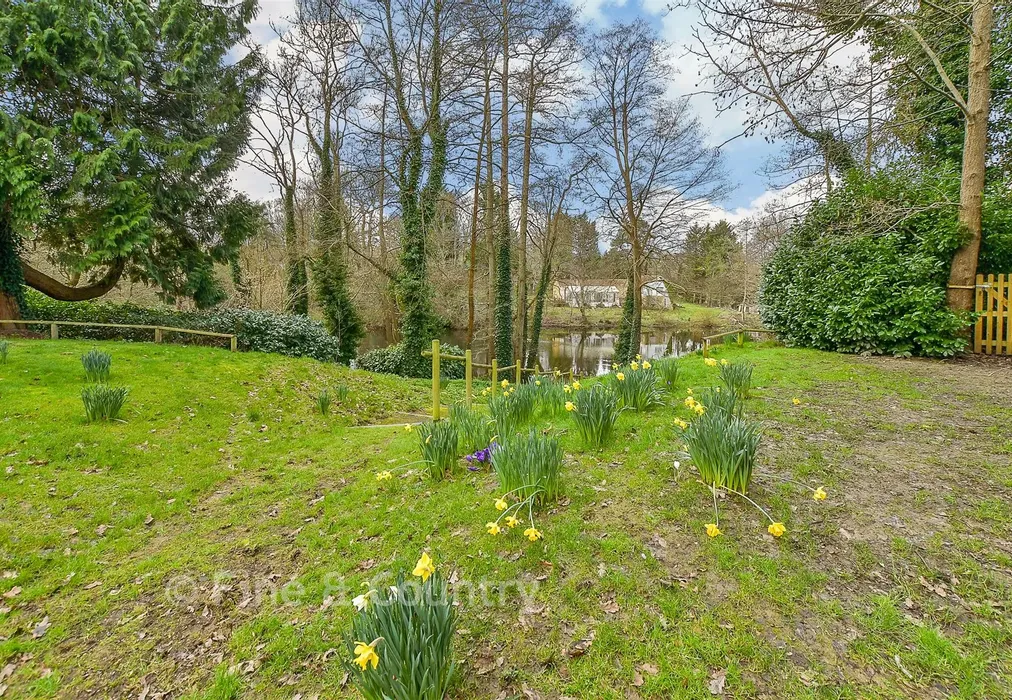 Communal Gardens - Warberry Park Gardens, Tunbridge Wells, Kent - Wards of Kent