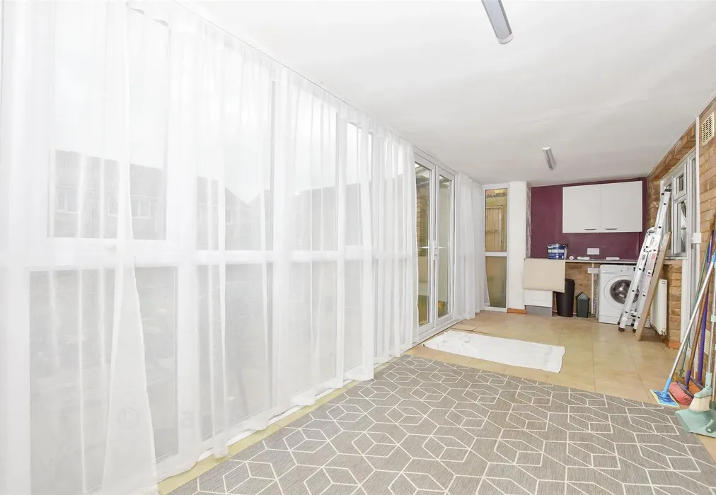Garden Room - Reculver Walk, Maidstone, Kent - Wards of Kent