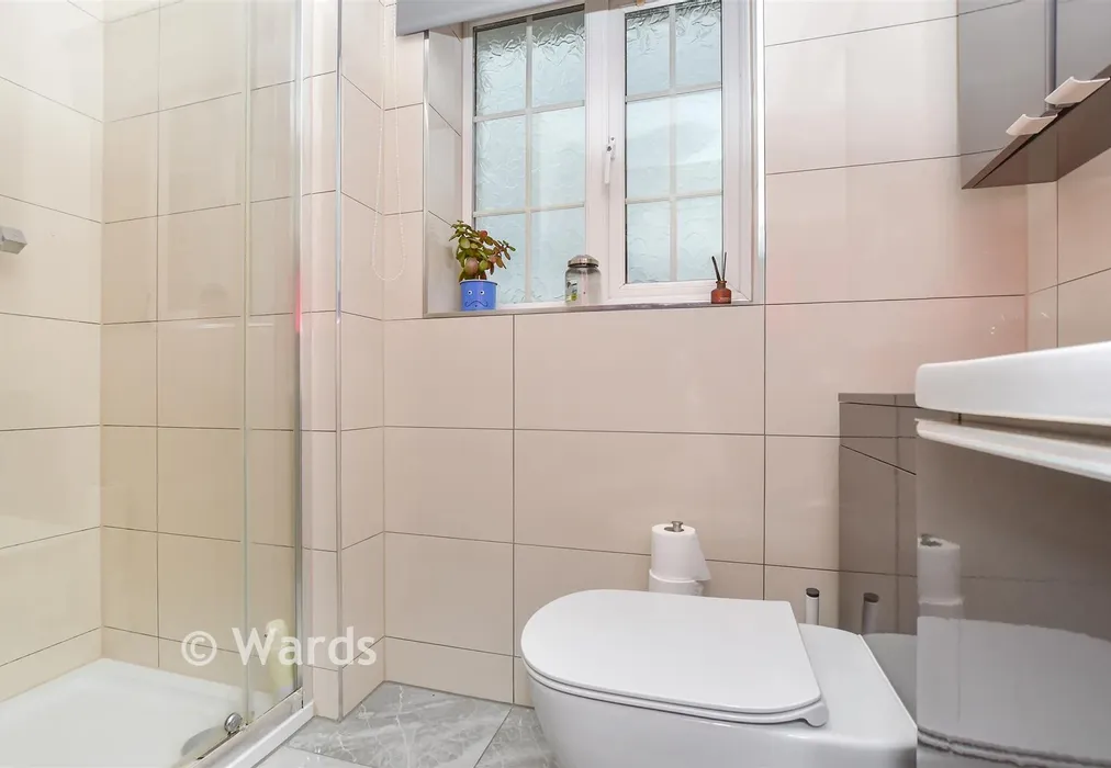 En-Suite Shower Room - Imperial Way, Singleton, Ashford, Kent - Wards of Kent