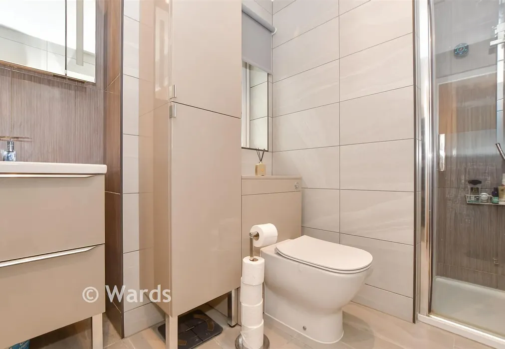 En-Suite Shower Room - Imperial Way, Singleton, Ashford, Kent - Wards of Kent