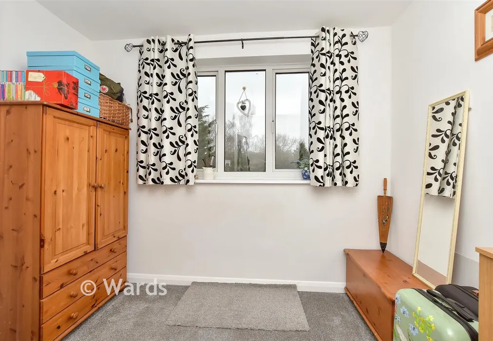 Bedroom 4 - St. Peter's Court, Faversham, Kent - Wards of Kent