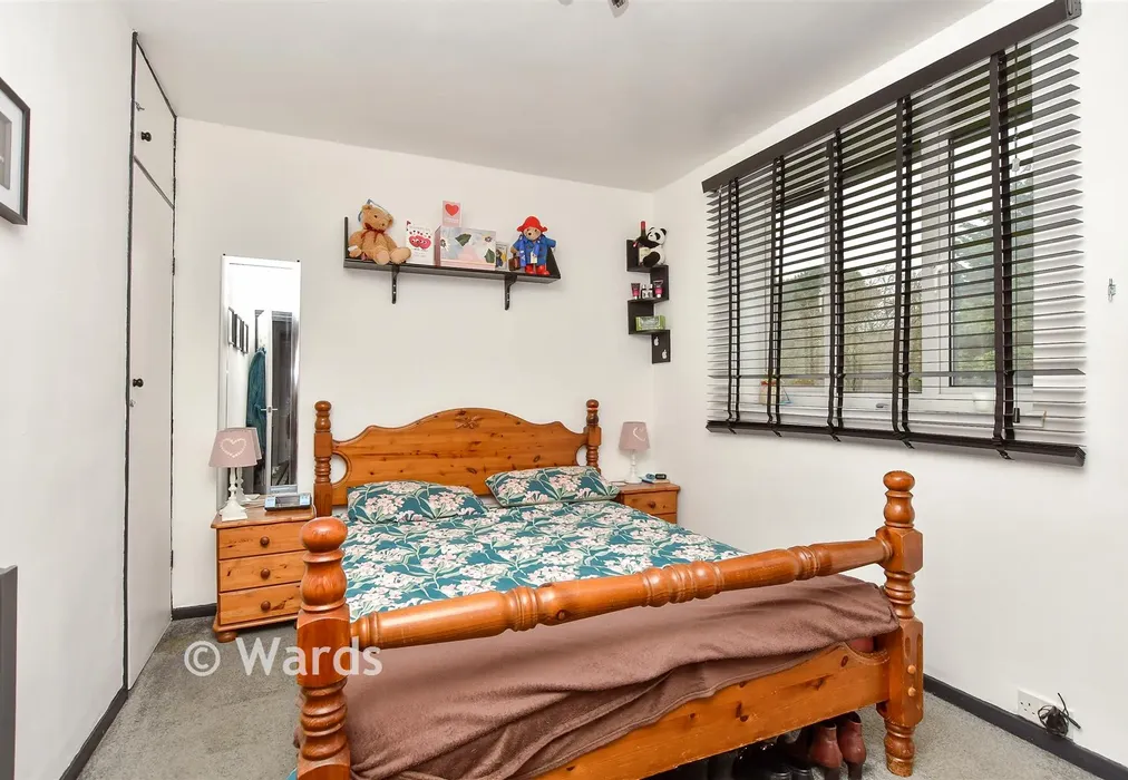 Bedroom 2 - St. Peter's Court, Faversham, Kent - Wards of Kent