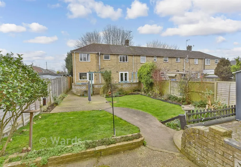 Rear Garden - St. Peter's Court, Faversham, Kent - Wards of Kent
