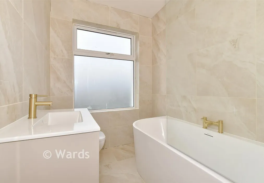 Bathroom - New Street, Ash, Canterbury, Kent - Wards of Kent