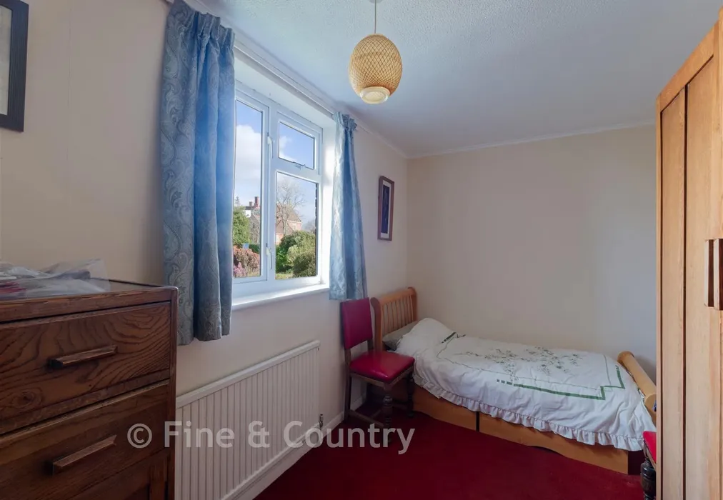*Bedroom 2* - Lammas Close, Cowes, Isle of Wight - Wards of Kent