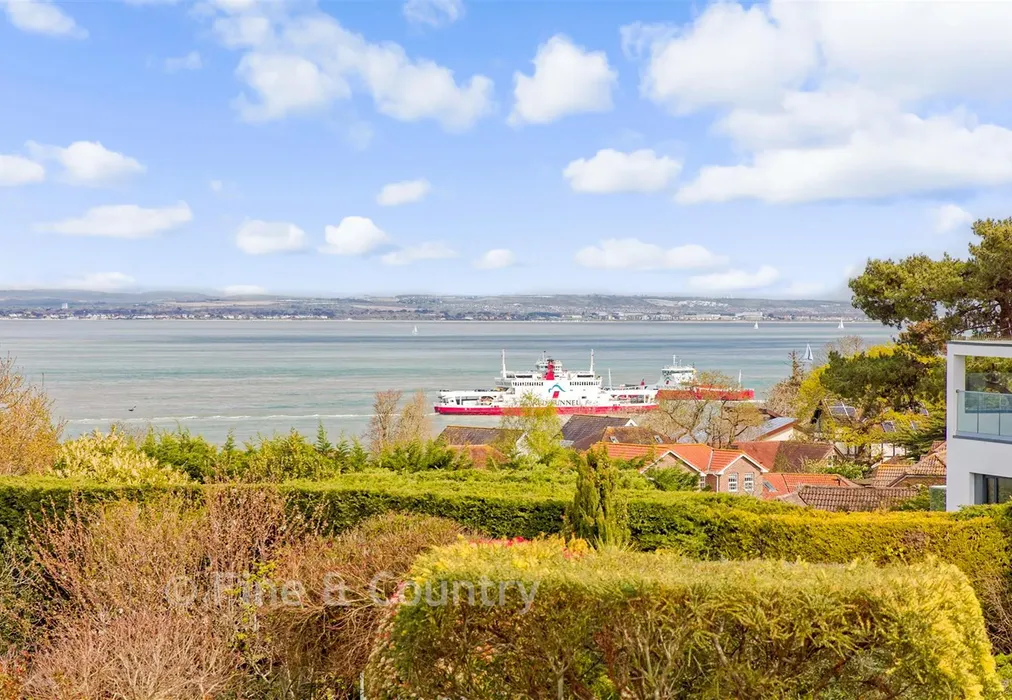 *View - Close* - Lammas Close, Cowes, Isle of Wight - Wards of Kent