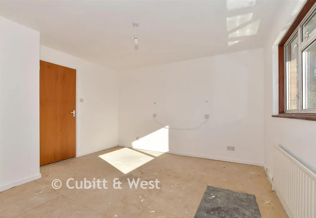 Bedroom 1 - Aldingbourne Close, Ifield, Crawley, West Sussex - Wards of Kent