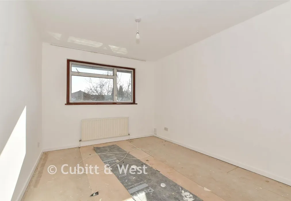 Bedroom 2 - Aldingbourne Close, Ifield, Crawley, West Sussex - Wards of Kent