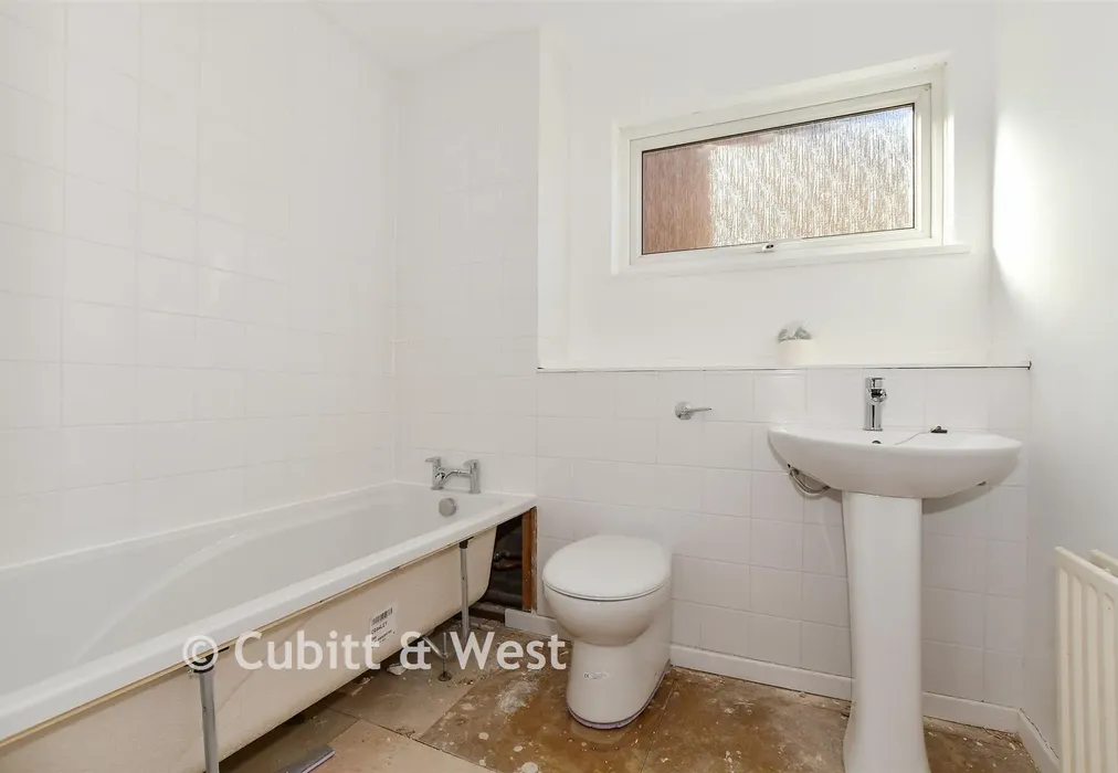 Bathroom - Aldingbourne Close, Ifield, Crawley, West Sussex - Wards of Kent