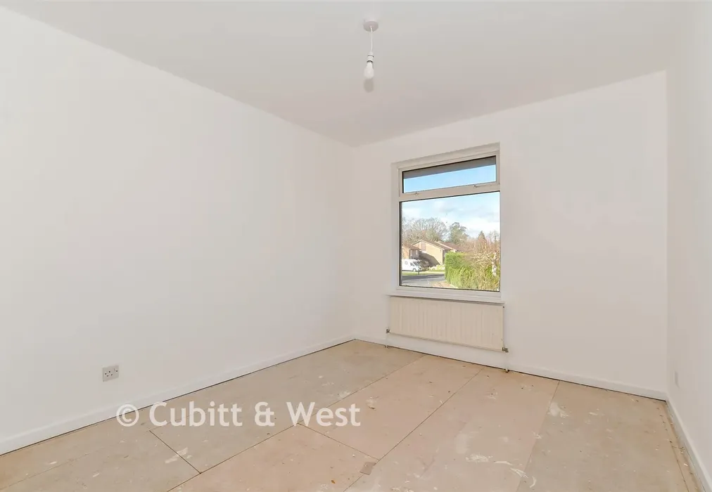 Bedroom 3 - Aldingbourne Close, Ifield, Crawley, West Sussex - Wards of Kent