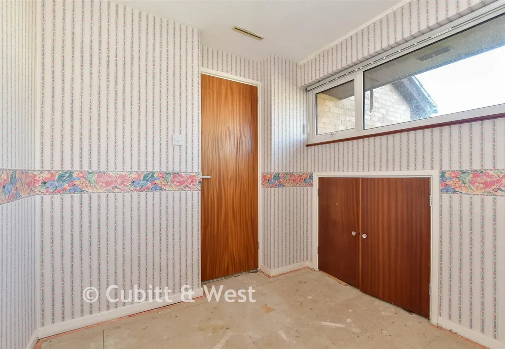 Bedroom 4 - Aldingbourne Close, Ifield, Crawley, West Sussex - Wards of Kent