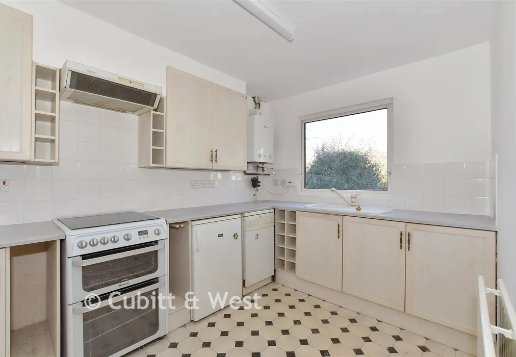 Kitchen - Aldingbourne Close, Ifield, Crawley, West Sussex - Wards of Kent