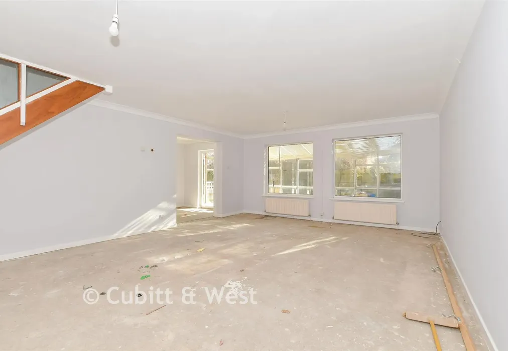Lounge - Aldingbourne Close, Ifield, Crawley, West Sussex - Wards of Kent