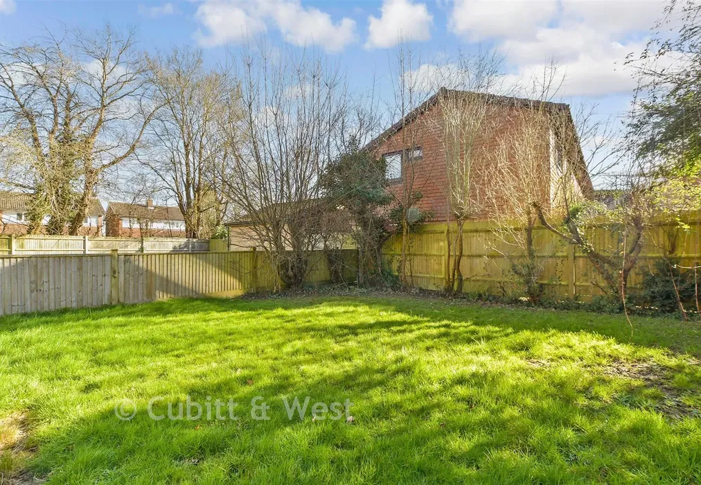 Rear Garden - Aldingbourne Close, Ifield, Crawley, West Sussex - Wards of Kent
