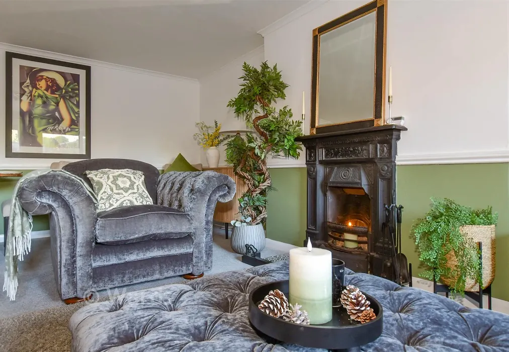 Internal Lifestyle Photograph - Shorncliffe Road, Folkestone, Kent - Wards of Kent