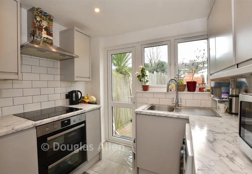 Kitchen - Oval Road North, Dagenham, Essex - Wards of Kent