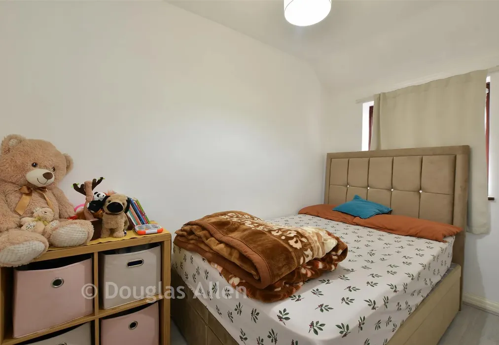 Bedroom 3 - Oval Road North, Dagenham, Essex - Wards of Kent