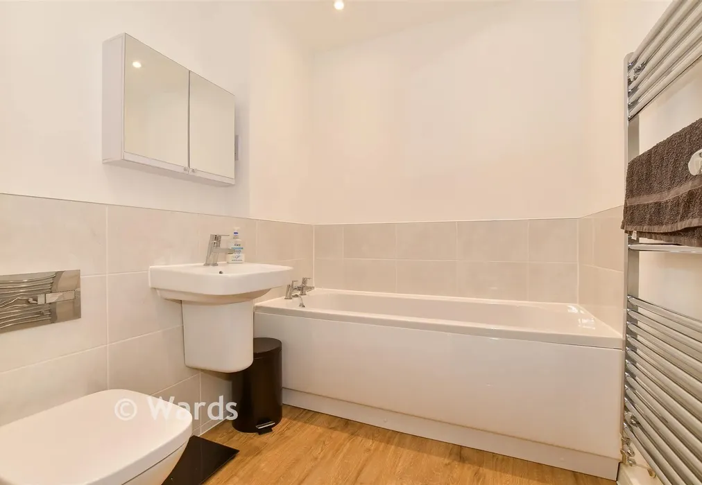 Bathroom - Hawthornden Street, Herne Bay, Kent - Wards of Kent