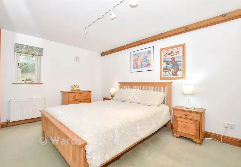 Bedroom 2 - Gibbs Hill, Nettlestead, Maidstone, Kent - Wards of Kent
