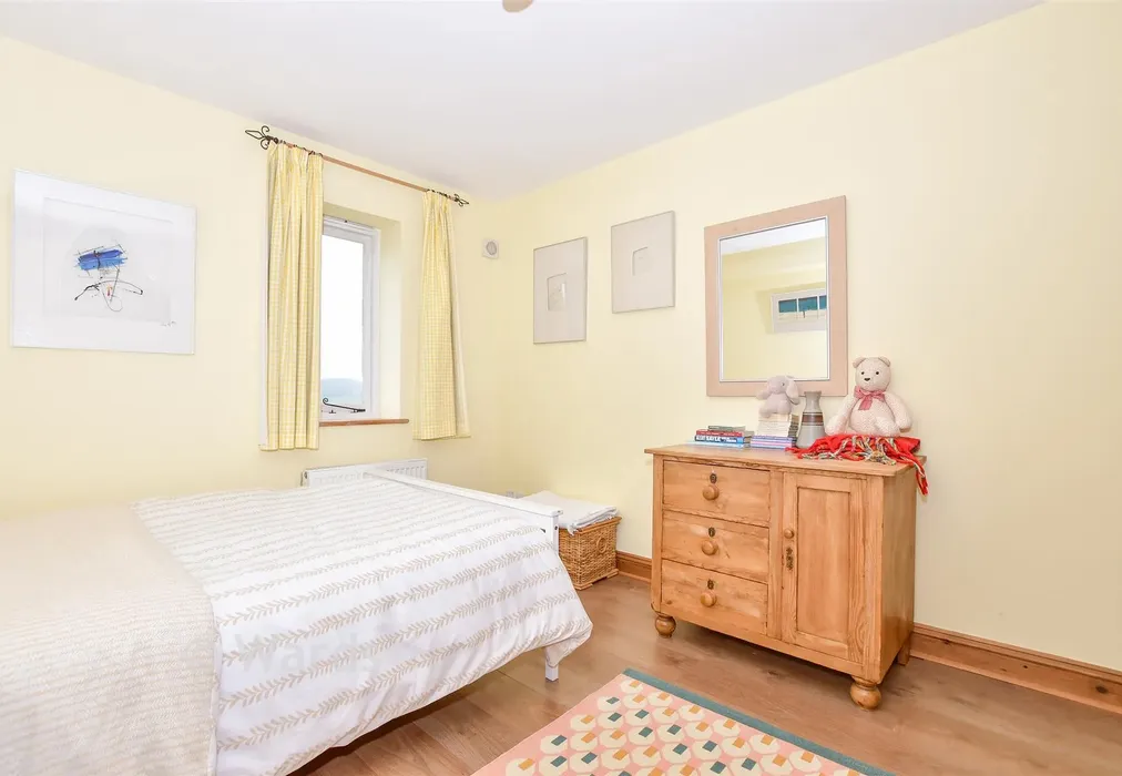 Bedroom 3 - Gibbs Hill, Nettlestead, Maidstone, Kent - Wards of Kent
