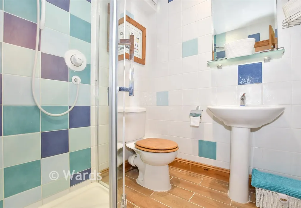 En-Suite Shower Room - Gibbs Hill, Nettlestead, Maidstone, Kent - Wards of Kent