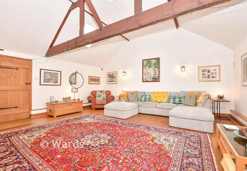 Lounge - Gibbs Hill, Nettlestead, Maidstone, Kent - Wards of Kent