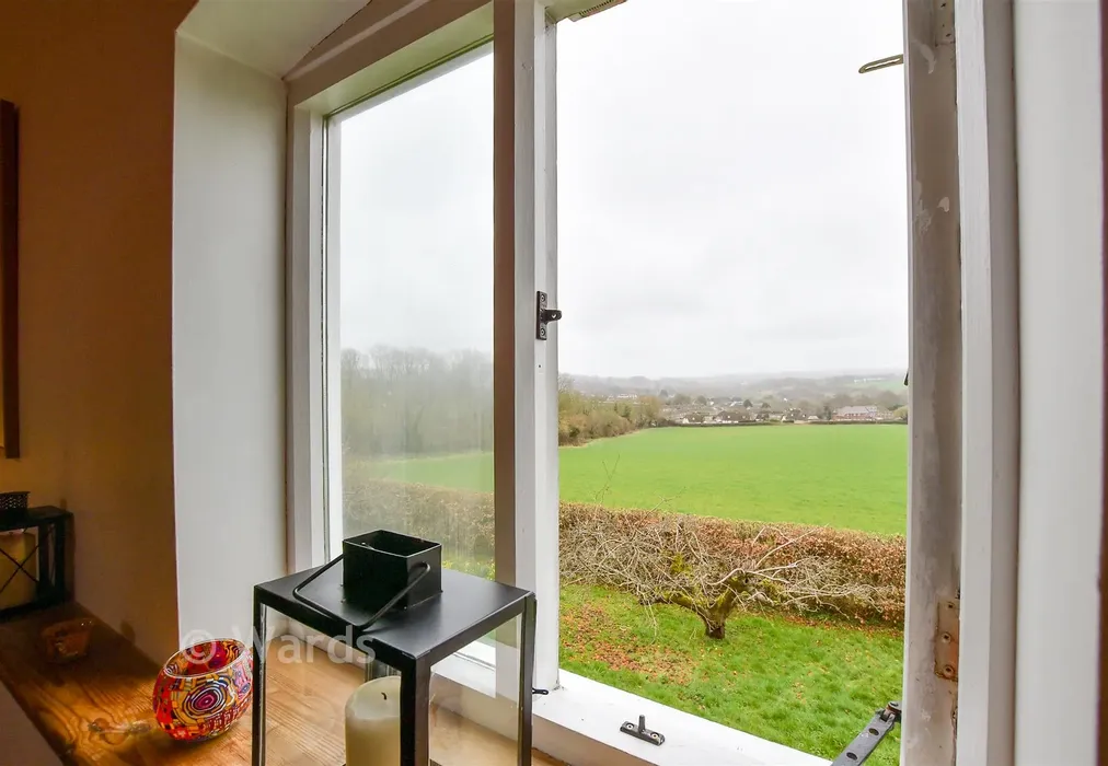 Internal Lifestyle Photograph - Gibbs Hill, Nettlestead, Maidstone, Kent - Wards of Kent