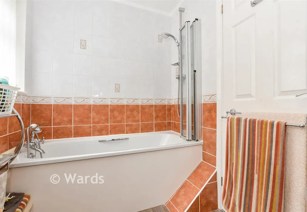 Bathroom - Charles Road, Deal, Kent - Wards of Kent