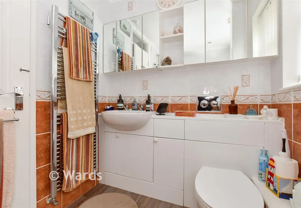 Bathroom - Charles Road, Deal, Kent - Wards of Kent
