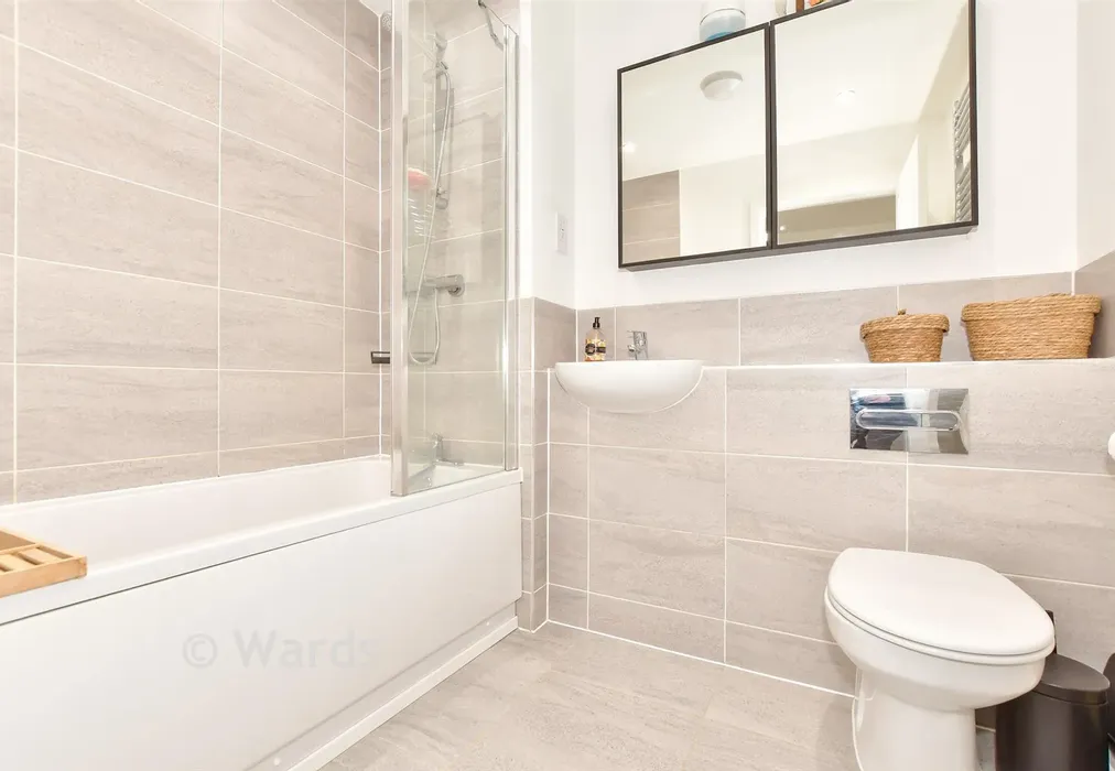 Bathroom - Milne Avenue, Whitstable, Kent - Wards of Kent