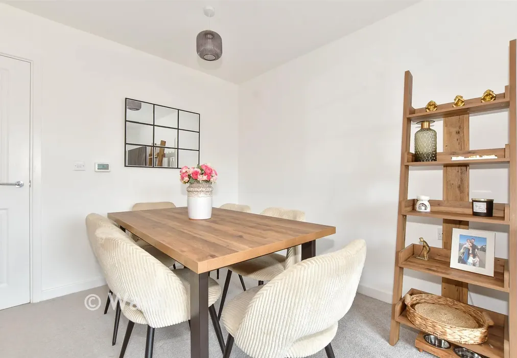 Lounge/Diner - Milne Avenue, Whitstable, Kent - Wards of Kent
