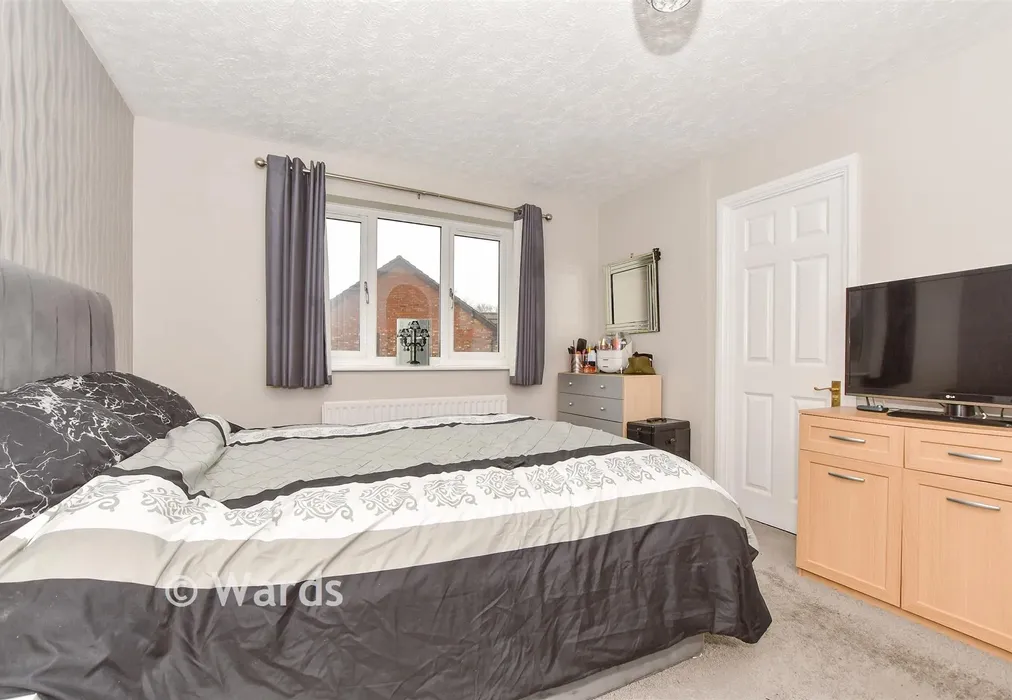 Bedroom 1 - Bluebell Road, Kingsnorth, Ashford, Kent - Wards of Kent