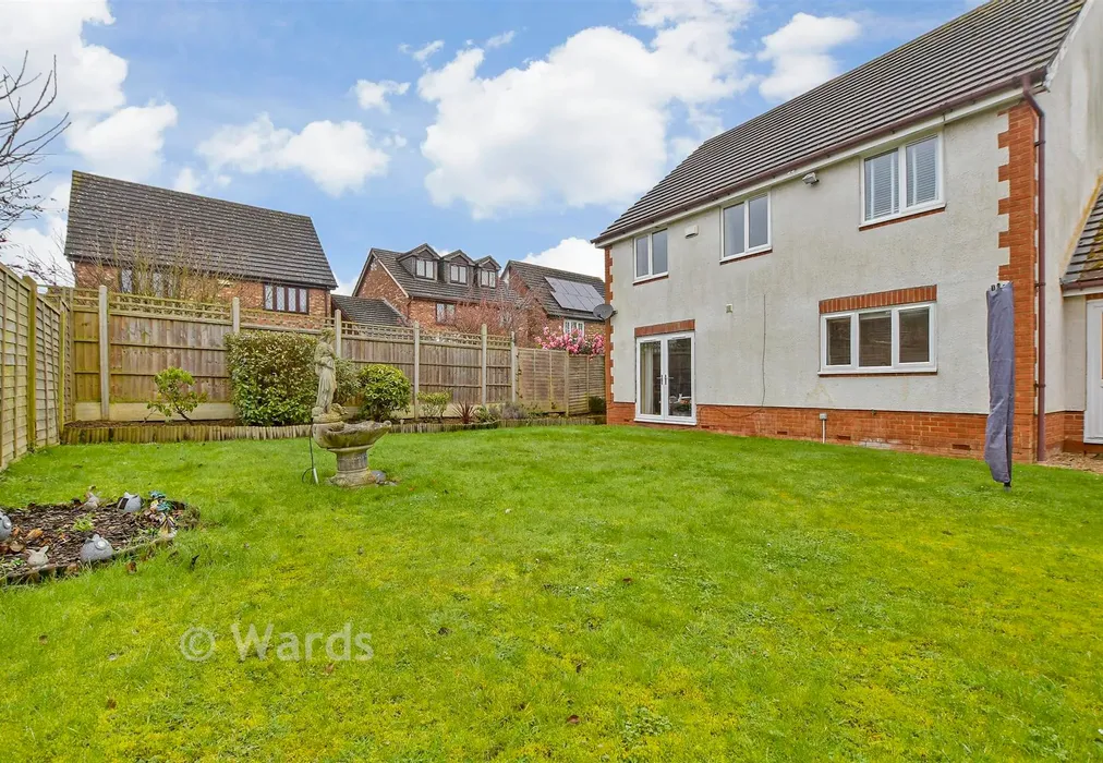 Rear Garden - Bluebell Road, Kingsnorth, Ashford, Kent - Wards of Kent