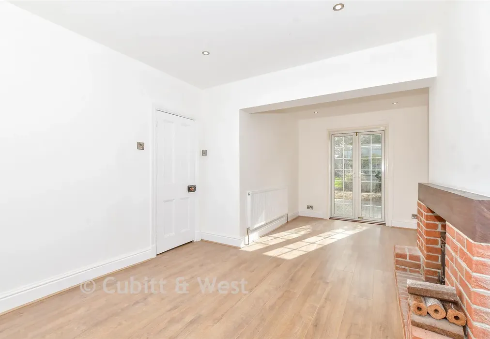 Lounge - Sea View Road, Hayling Island, Hampshire - Wards of Kent