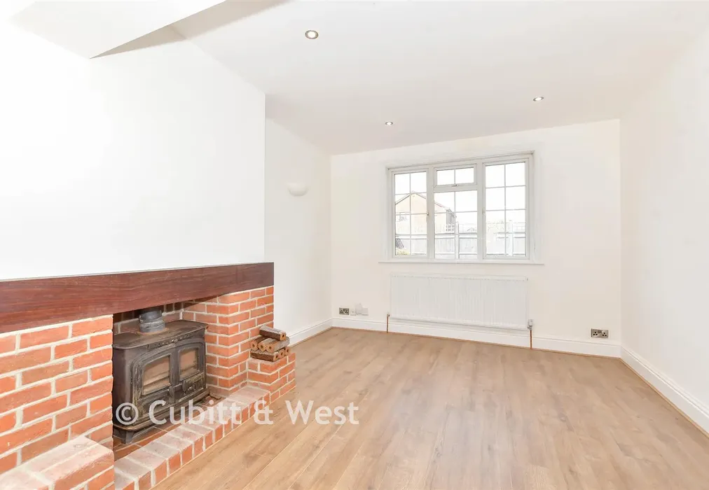 Lounge - Sea View Road, Hayling Island, Hampshire - Wards of Kent