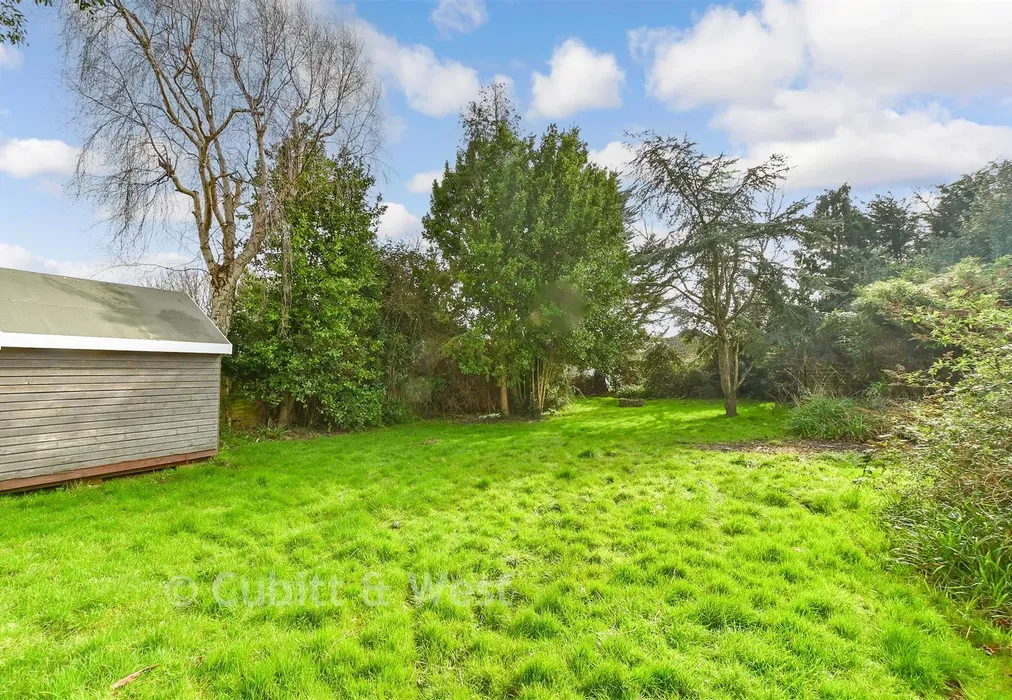 Rear Garden - Sea View Road, Hayling Island, Hampshire - Wards of Kent