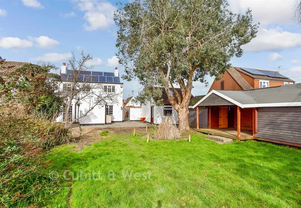 Rear Garden - Sea View Road, Hayling Island, Hampshire - Wards of Kent