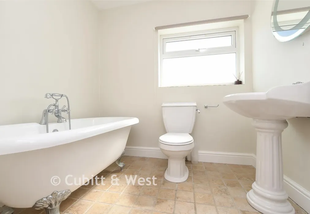 Bathroom - Copse Road, Meadvale, Surrey - Wards of Kent