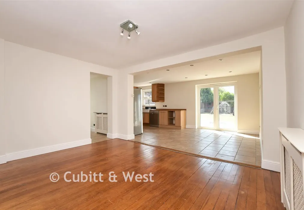 Living Area - Copse Road, Meadvale, Surrey - Wards of Kent