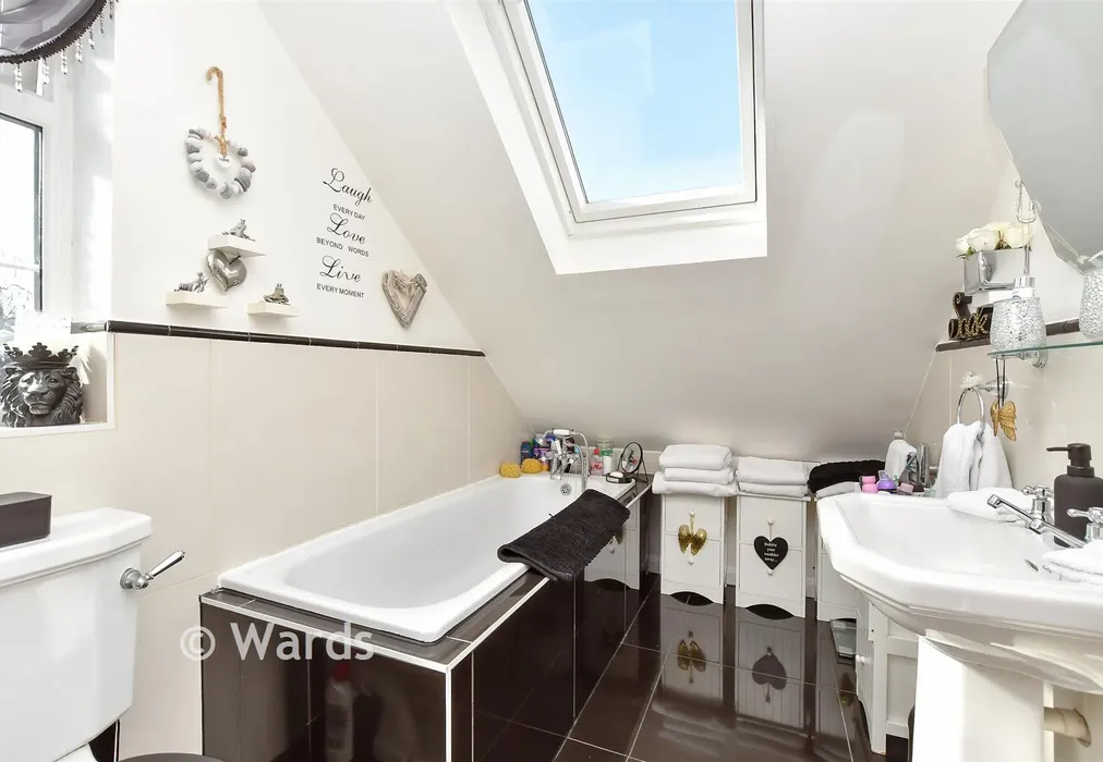 Bathroom - Hever Avenue, West Kingsdown, Sevenoaks, Kent - Wards of Kent