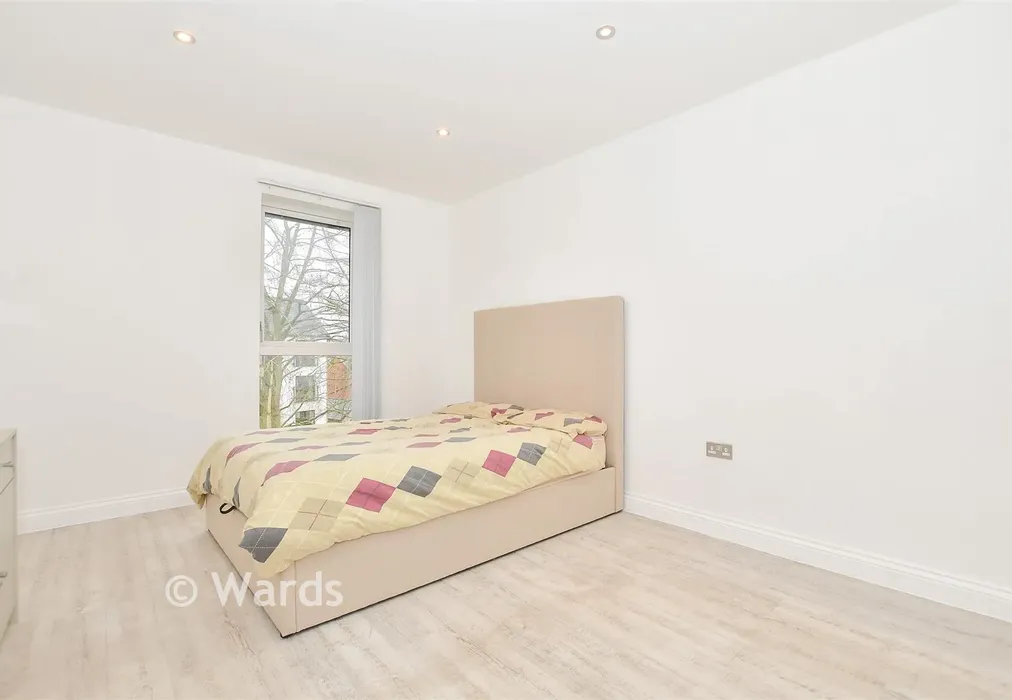 Bedroom 1 - Wills Crescent, Leybourne, West Malling, Kent - Wards of Kent