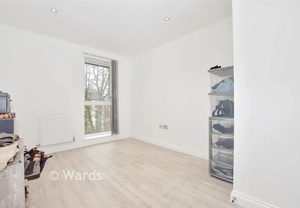 Bedroom 2 - Wills Crescent, Leybourne, West Malling, Kent - Wards of Kent