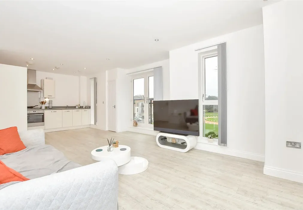 Lounge/Diner - Wills Crescent, Leybourne, West Malling, Kent - Wards of Kent