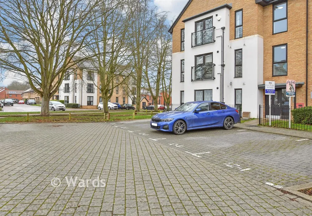 Driveway/Parking - Wills Crescent, Leybourne, West Malling, Kent - Wards of Kent